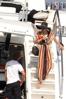Paris Hilton feet photo thumbnail