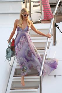 Paris Hilton feet photo thumbnail