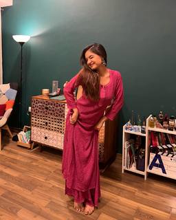 Anushka Sen feet photo thumbnail
