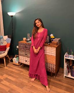 Anushka Sen feet photo thumbnail