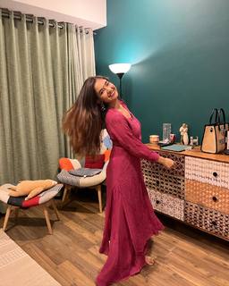 Anushka Sen feet photo thumbnail