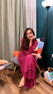 Anushka Sen feet photo thumbnail