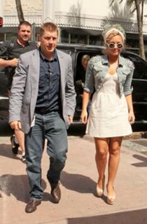Demi Lovato feet photo thumbnail
