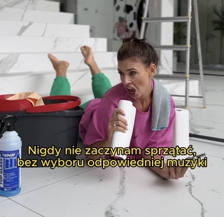 Klaudia Halejcio feet photo thumbnail