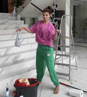 Klaudia Halejcio feet photo thumbnail