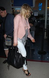 Fergie feet photo thumbnail