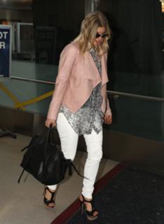 Fergie feet photo thumbnail