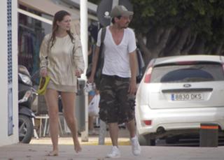 Mischa Barton feet photo thumbnail