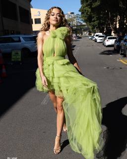 Rita Ora feet photo thumbnail
