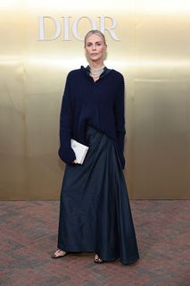 Charlize Theron feet photo thumbnail