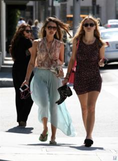 Jessica Alba feet photo thumbnail