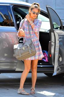 Jessica Alba feet photo thumbnail