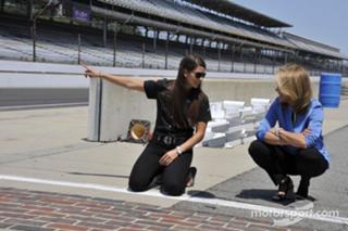 Danica Patrick feet photo thumbnail