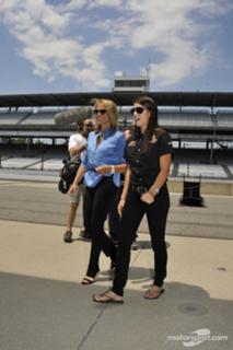 Danica Patrick feet photo thumbnail
