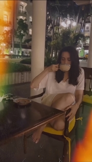 Karisma Kapoor feet photo thumbnail