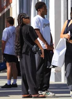 Halle Bailey feet photo thumbnail