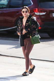Lucy Hale feet photo thumbnail
