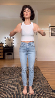 Shenae Grimes-Beech feet photo thumbnail
