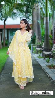 Hina Khan feet photo thumbnail