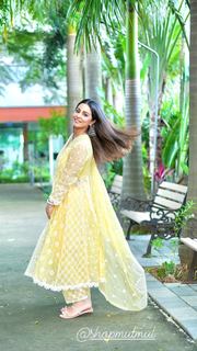 Hina Khan feet photo thumbnail