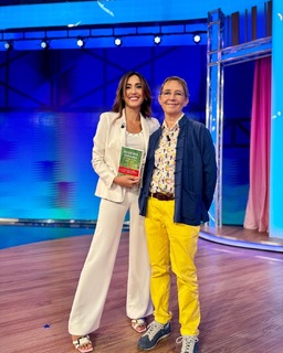 Caterina Balivo feet photo thumbnail