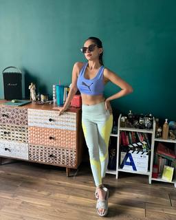 Anushka Sen feet photo thumbnail