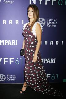 Penélope Cruz feet photo thumbnail