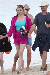 Sophie Turner feet photo thumbnail