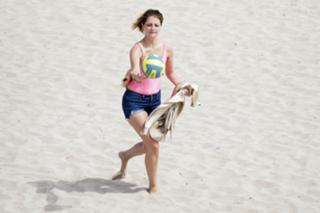 Mischa Barton feet photo thumbnail