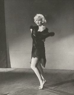 Marilyn Monroe feet photo thumbnail