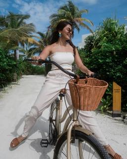 Pooja Hegde feet photo thumbnail