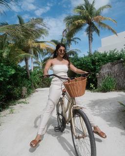 Pooja Hegde feet photo thumbnail
