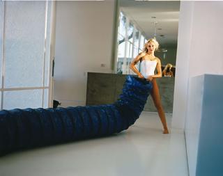 Miley Cyrus feet photo thumbnail