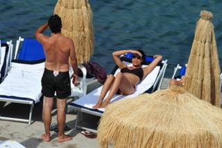 Rosario Dawson feet photo thumbnail