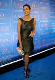 Rosario Dawson feet photo thumbnail