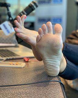Kyle Unfug feet photo thumbnail
