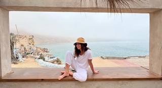 Minnie Driver feet photo thumbnail