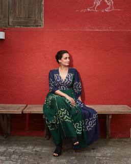 Dia Mirza feet photo thumbnail