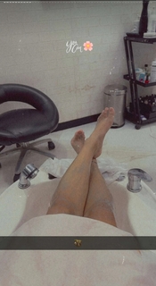 Anushka Sen feet photo thumbnail