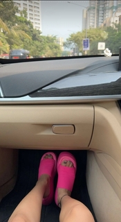 Anushka Sen feet photo thumbnail