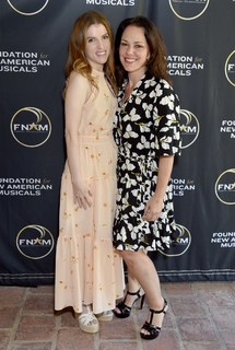 Anna Kendrick feet photo thumbnail