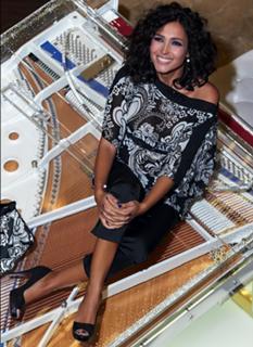 Caterina Balivo feet photo thumbnail