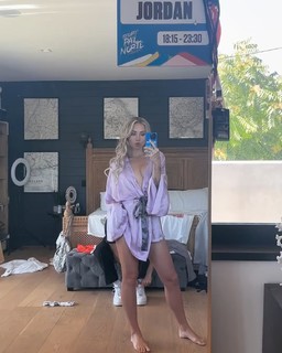 Charly Jordan feet photo thumbnail