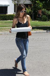 Rachel Bilson feet photo thumbnail