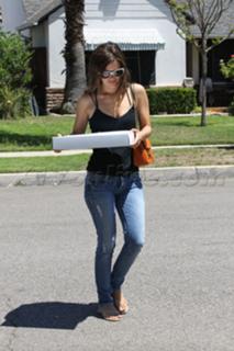 Rachel Bilson feet photo thumbnail