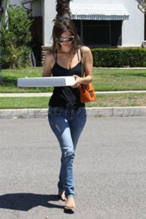 Rachel Bilson feet photo thumbnail