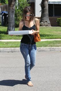 Rachel Bilson feet photo thumbnail