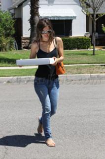 Rachel Bilson feet photo thumbnail