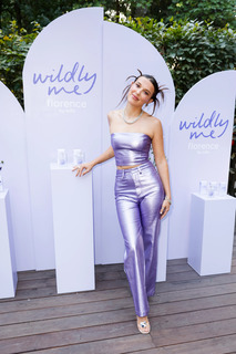 Millie Bobby Brown feet photo thumbnail