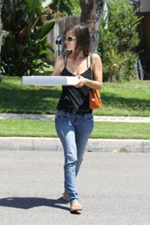 Rachel Bilson feet photo thumbnail